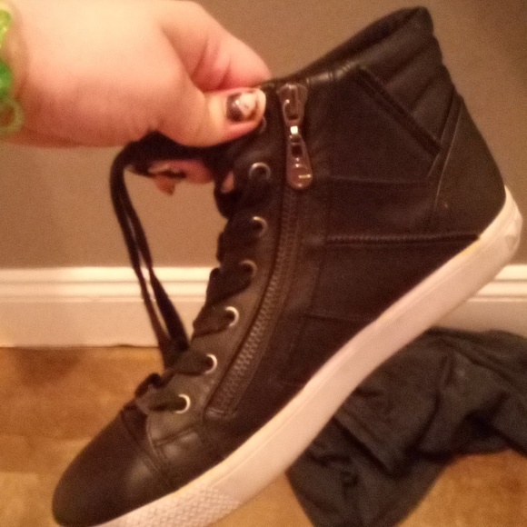 Guess high tops millons sold out on Amazon - Picture 2 of 4